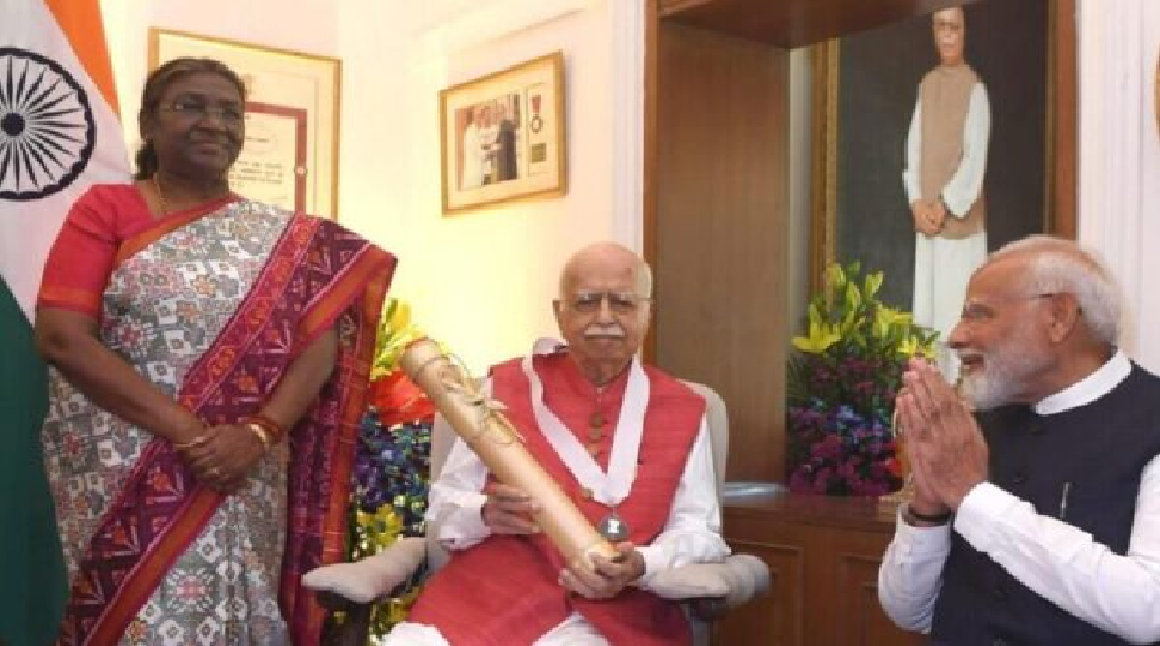 President Droupadi Murmu Confers Bharat Ratna to BJP Stalwart LK Advani in PM Modi’s Presence