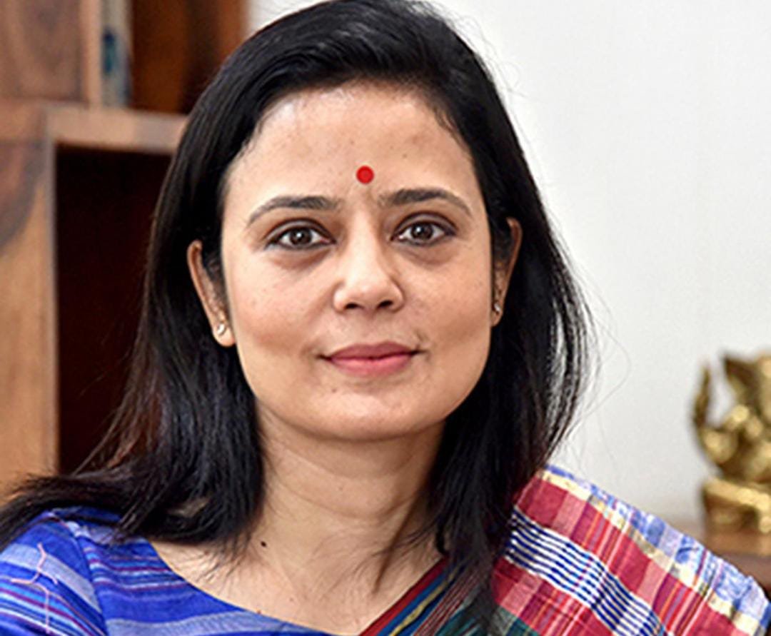 महुआ मोइत्रा ने राजनीतिक प्रतिशोध का आरोप लगाया: चुनाव आयोग को सीबीआई छापों के खिलाफ पत्र लिखा!