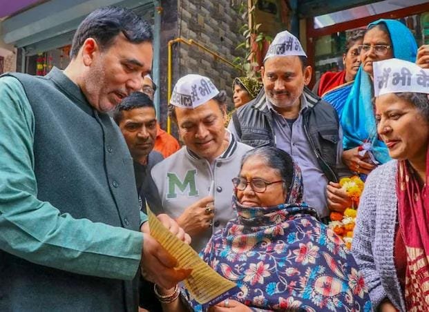 “Delhi Minister Leads Door-to-Door Rally as UN, Wife, and Ministers Rally Behind Jailed Arvind Kejriwal”