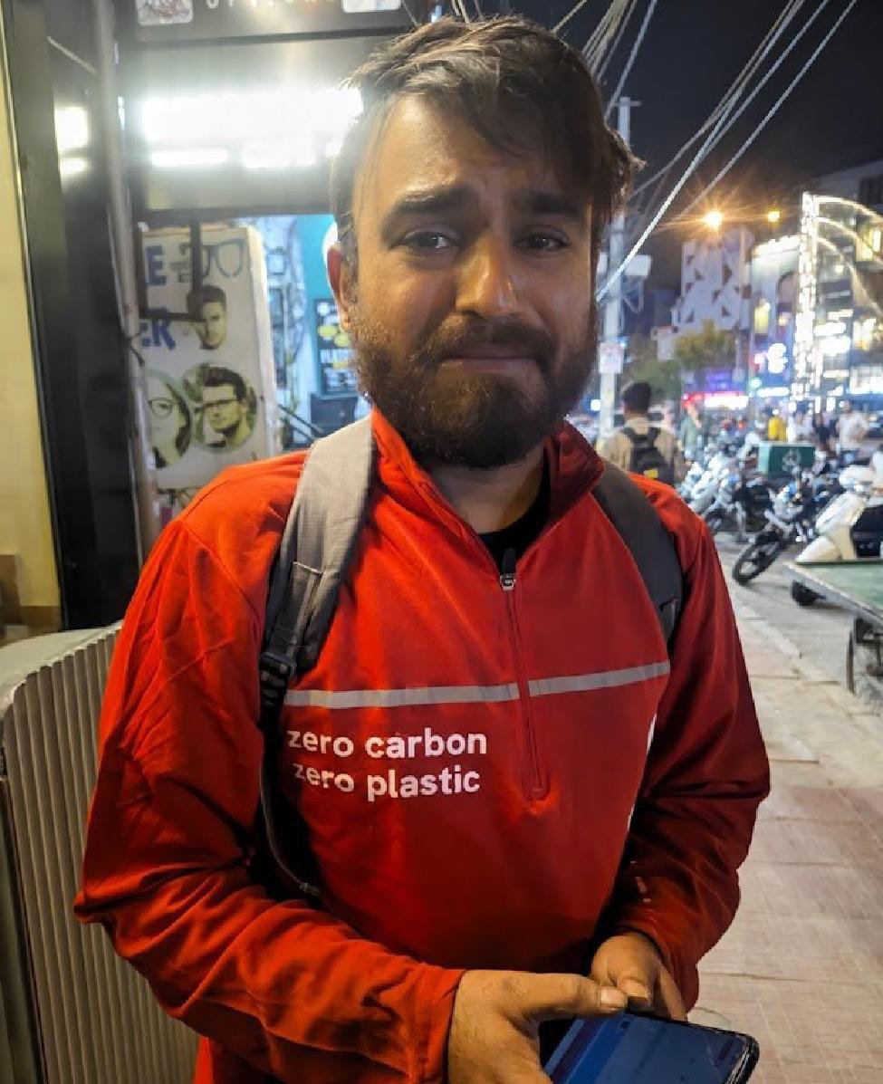 “Zomato Delivery Man Receives Overwhelming Support After Account Blockage: Community Rallies Behind Him During Sister’s Wedding”