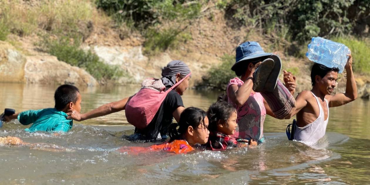 “Karen Guerillas Seize Control: Escalating Clashes at Thai-Myanmar Border”