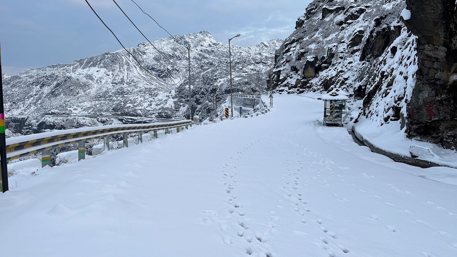 “Sikkim -The Winter Wonderland of India”-Sikkim’s Tsomgo Lake experienced snowfall.