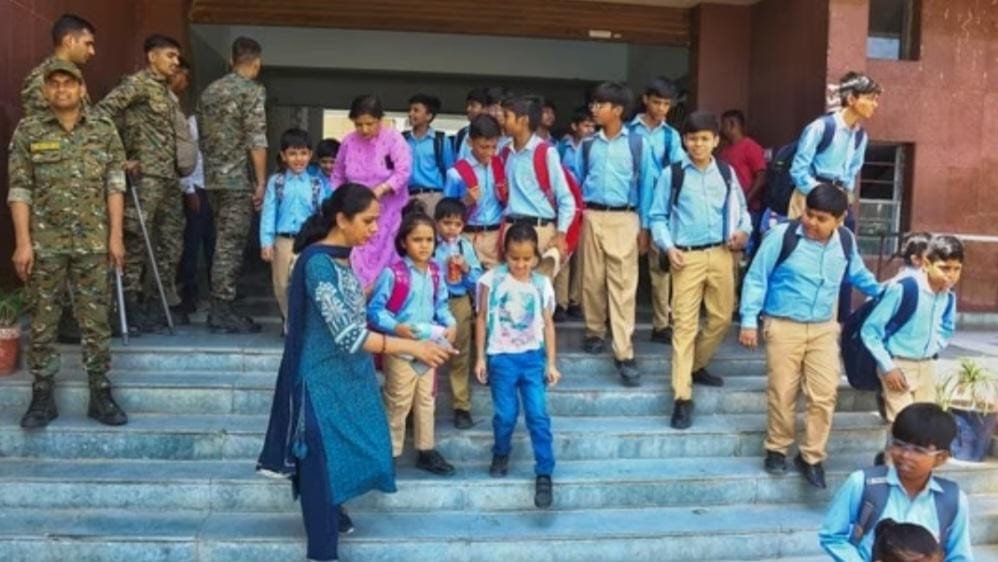 At least 10 schools in Kanpur have received bomb threats through email.